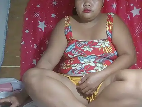 Snapshot of hot_mom13 chatting on November 2025 05:06:01 PM hot mom13 online show from November 2025 05:06:01 PM