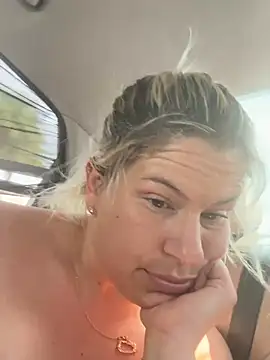 Snapshot of toomuchofafreak chatting on March 2026 04:00:01 PM toomuchofafreak online show from March 2026 04:00:01 PM