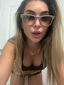 Snapshot of KaseyQuinn_ chatting on September 2025 08:41:01 PM KaseyQuinn  online show from September 2025 08:41:01 PM