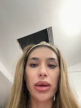 Snapshot of KaseyQuinn_ chatting on October 2025 06:00:01 AM KaseyQuinn  online show from October 2025 06:00:01 AM