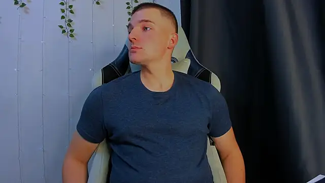 Snapshot of Your_Claddagh chatting on October 2025 07:49:02 PM Your Claddagh online show from October 2025 07:49:02 PM