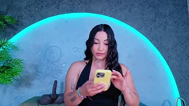 Snapshot of ReinaChloe chatting on July 2026 04:29:02 PM ReinaChloe online show from July 2026 04:29:02 PM