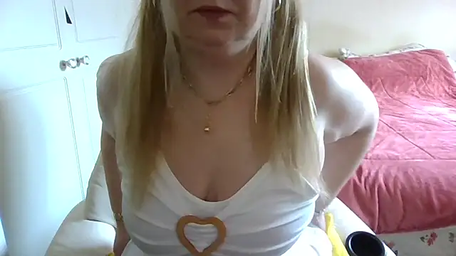 Snapshot of arianamodel4you chatting on March 2026 10:53:02 AM arianamodel4you online show from March 2026 10:53:02 AM