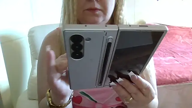 Snapshot of arianamodel4you chatting on April 2026 09:59:01 AM arianamodel4you online show from April 2026 09:59:01 AM