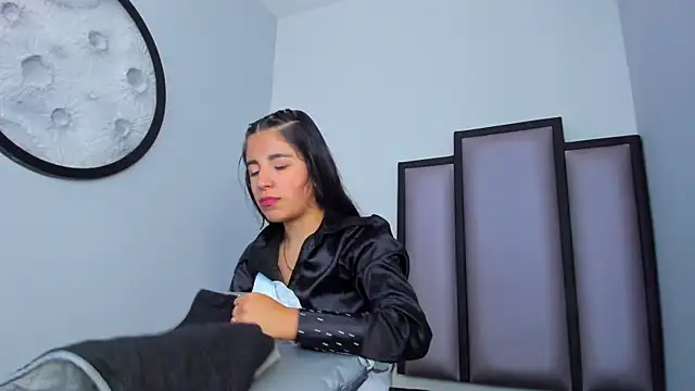 Lucy-23 online show from October 2025 04:20:01 AM