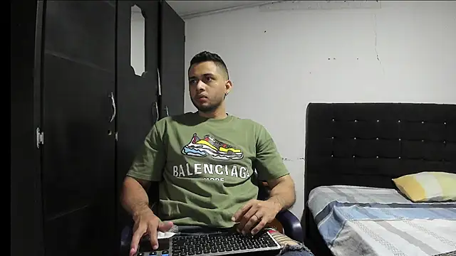 Snapshot of Ryan_xc1 chatting on November 2025 02:44:02 AM Ryan xc1 online show from November 2025 02:44:02 AM