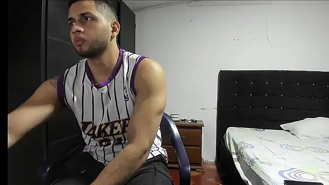 Snapshot of Ryan_xc1 chatting on November 2025 02:01:02 AM Ryan xc1 online show from November 2025 02:01:02 AM