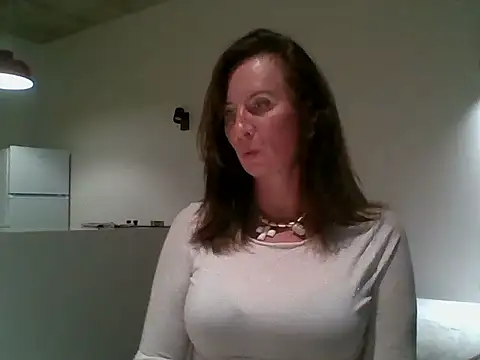 Snapshot of ALICAINWONDERLAND chatting on October 2025 04:05:02 PM ALICAINWONDERLAND online show from October 2025 04:05:02 PM