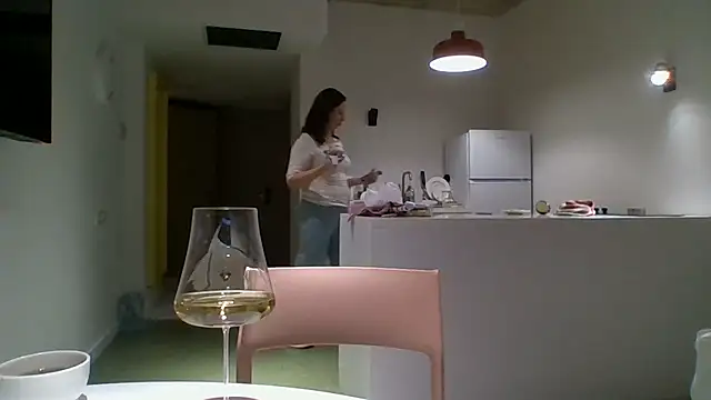 Snapshot of ALICAINWONDERLAND chatting on October 2025 05:59:01 PM ALICAINWONDERLAND online show from October 2025 05:59:01 PM