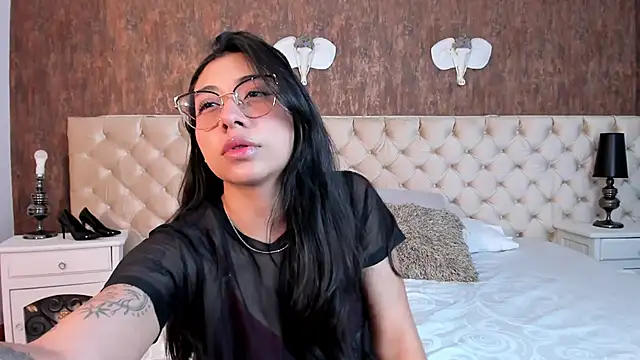 Snapshot of MeryCoors chatting on April 2026 12:47:01 PM MeryCoors online show from April 2026 12:47:01 PM