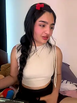 Snapshot of Clementyne30 chatting on November 2025 10:31:01 PM Clementyne30 online show from November 2025 10:31:01 PM