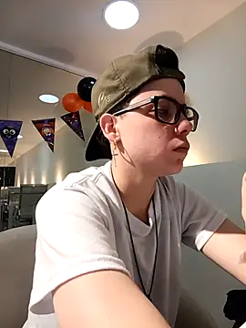 Snapshot of SpencerMontgomery chatting on October 2025 06:21:01 PM SpencerMontgomery online show from October 2025 06:21:01 PM