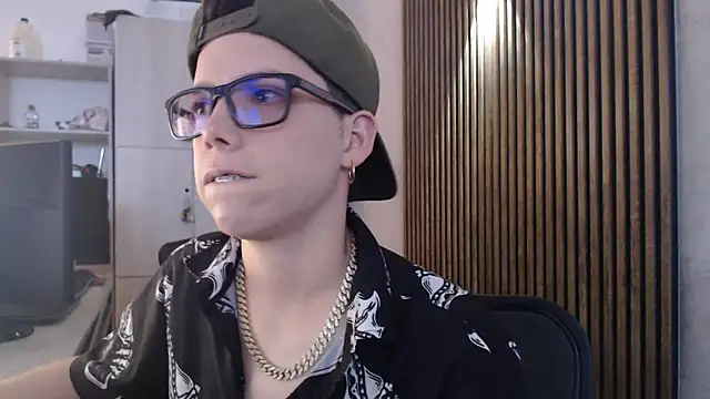 Snapshot of SpencerMontgomery chatting on November 2025 04:34:02 PM SpencerMontgomery online show from November 2025 04:34:02 PM