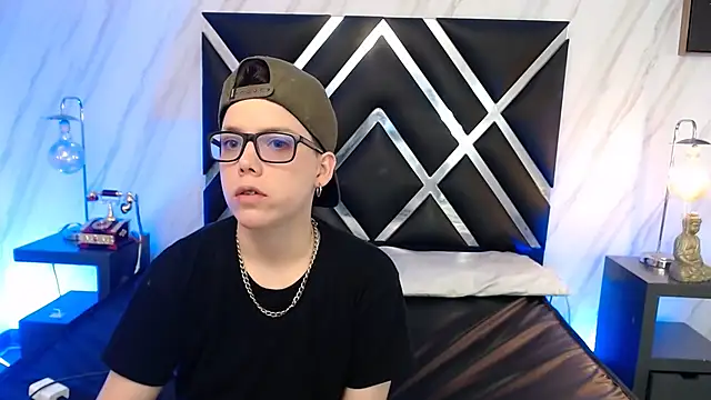 Snapshot of SpencerMontgomery chatting on November 2025 04:33:01 PM SpencerMontgomery online show from November 2025 04:33:01 PM