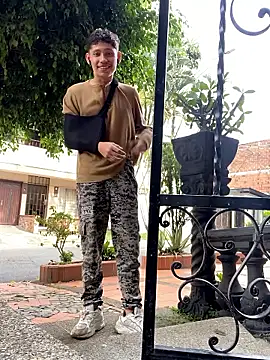 Snapshot of elfernh chatting on October 2025 08:19:01 PM elfernh online show from October 2025 08:19:01 PM