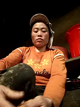 Snapshot of CoMay003 chatting on October 2025 05:46:01 AM CoMay003 online show from October 2025 05:46:01 AM