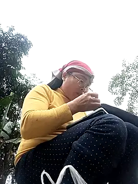 Snapshot of CoMay003 chatting on November 2025 09:21:01 AM CoMay003 online show from November 2025 09:21:01 AM