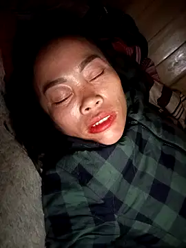 Snapshot of CoMay003 chatting on December 2025 07:42:02 PM CoMay003 online show from December 2025 07:42:02 PM