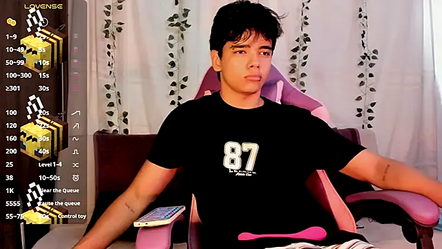 an drew18 online show from September 2025 02:00:02 PM