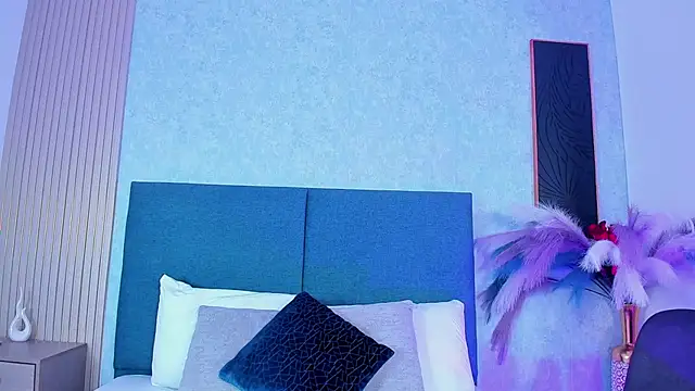 Laura Ivy online show from March 2026 01:00:01 PM