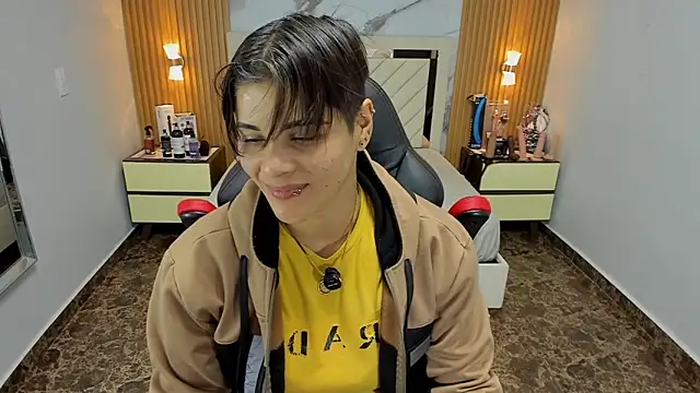 Snapshot of KAROLLJONES1 chatting on November 2025 07:34:02 PM KAROLLJONES1 online show from November 2025 07:34:02 PM