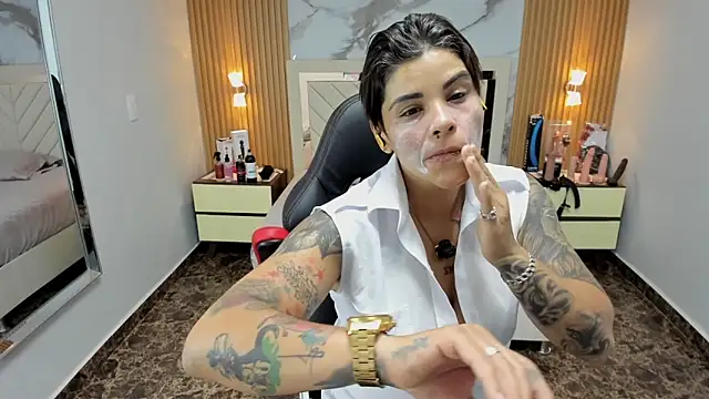 Snapshot of KAROLLJONES1 chatting on November 2025 07:35:01 PM KAROLLJONES1 online show from November 2025 07:35:01 PM