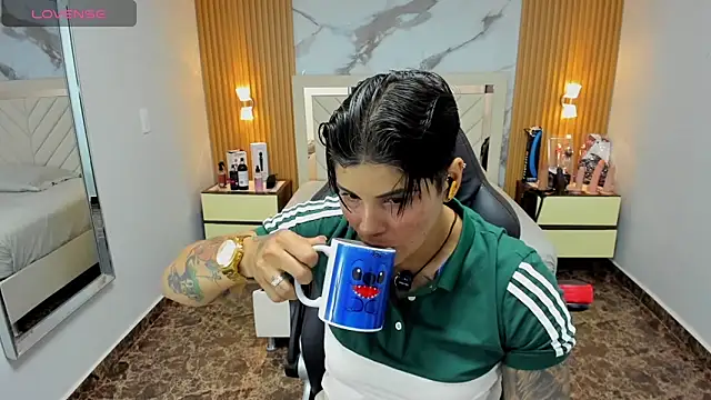 Snapshot of KAROLLJONES1 chatting on November 2025 07:14:02 PM KAROLLJONES1 online show from November 2025 07:14:02 PM