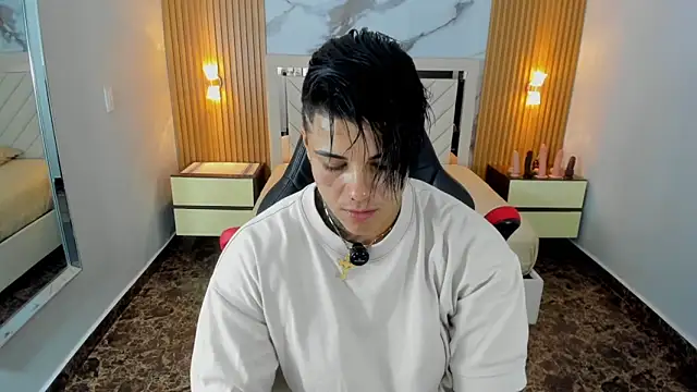 KAROLLJONES1 online show from June 2026 07:17:01 PM
