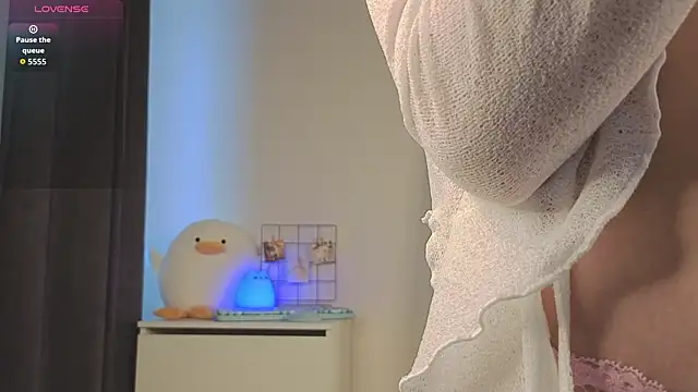 Snapshot of roxydolll chatting on March 2026 02:06:02 AM roxydolll online show from March 2026 02:06:02 AM