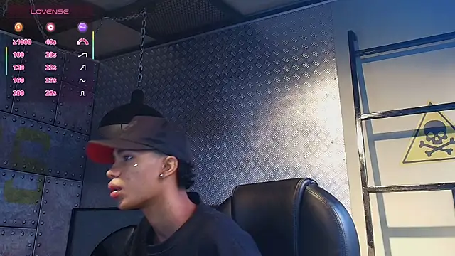 AlanCutee online show from September 2025 11:43:01 AM