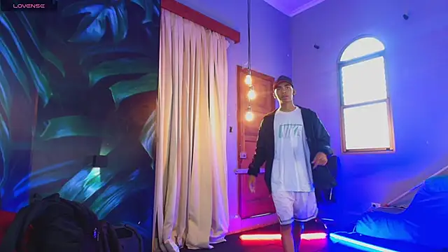 AlanCutee online show from September 2025 11:44:01 AM