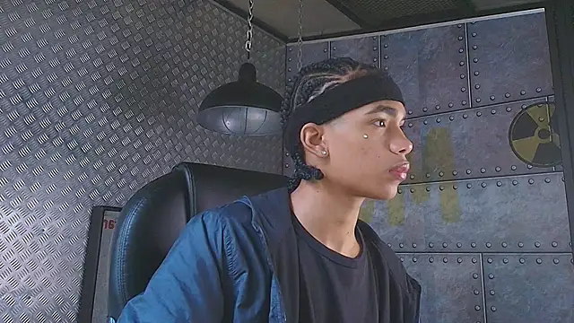 AlanCutee online show from October 2025 12:03:02 PM