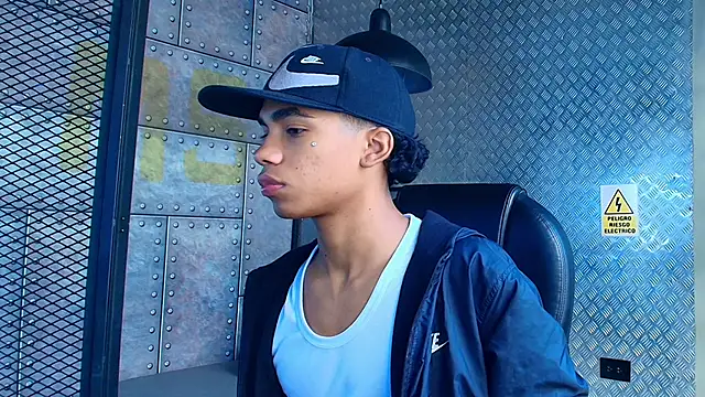 AlanCutee online show from October 2025 12:28:01 PM