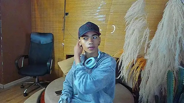 AlanCutee online show from November 2025 11:23:02 AM