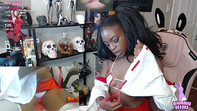 Snapshot of bunniikimi chatting on September 2025 12:59:02 PM bunniikimi online show from September 2025 12:59:02 PM