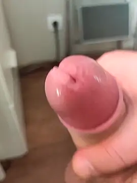 Snapshot of TobyDick13 chatting on September 2025 06:35:01 AM TobyDick13 online show from September 2025 06:35:01 AM