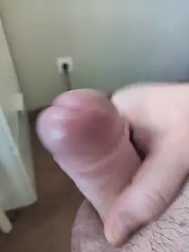 Snapshot of TobyDick13 chatting on November 2025 06:57:01 AM TobyDick13 online show from November 2025 06:57:01 AM