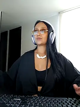 Snapshot of Esmeralda333 chatting on March 2026 02:45:02 PM Esmeralda333 online show from March 2026 02:45:02 PM