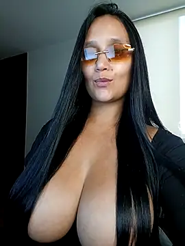 Snapshot of Esmeralda333 chatting on March 2026 08:25:01 PM Esmeralda333 online show from March 2026 08:25:01 PM