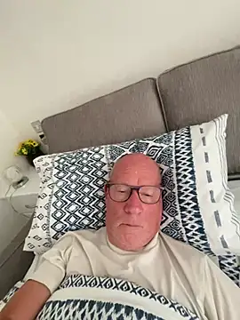 Snapshot of philefc chatting on July 2026 05:47:02 AM philefc online show from July 2026 05:47:02 AM