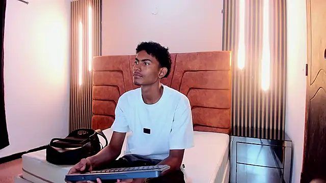 FYKMOR 1 online show from October 2025 03:48:01 AM