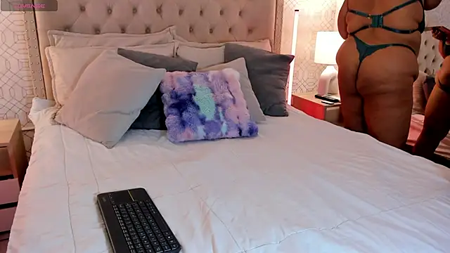 BellaNixs online show from November 2025 03:39:01 AM