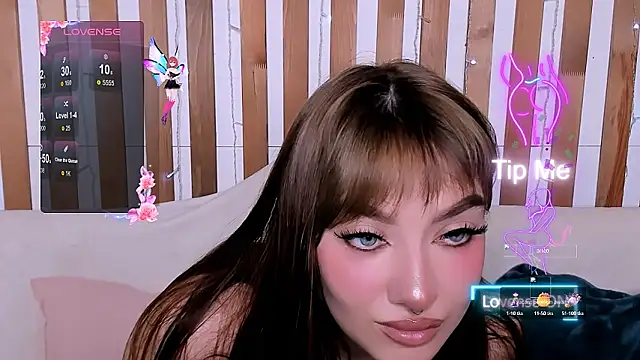 Snapshot of Emily_Tylerr chatting on October 2025 06:56:01 AM Emily Tylerr online show from October 2025 06:56:01 AM