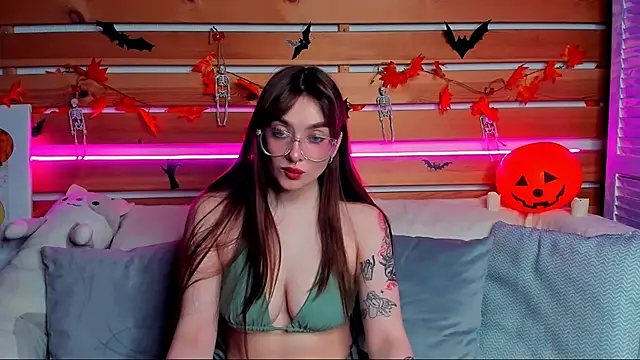 Snapshot of Emily_Tylerr chatting on November 2025 08:14:01 AM Emily Tylerr online show from November 2025 08:14:01 AM