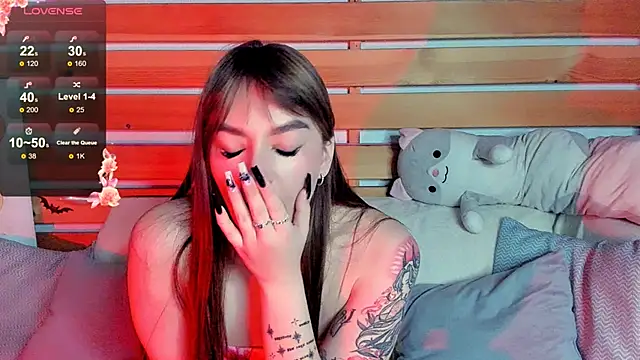 Snapshot of Emily_Tylerr chatting on November 2025 01:28:02 PM Emily Tylerr online show from November 2025 01:28:02 PM