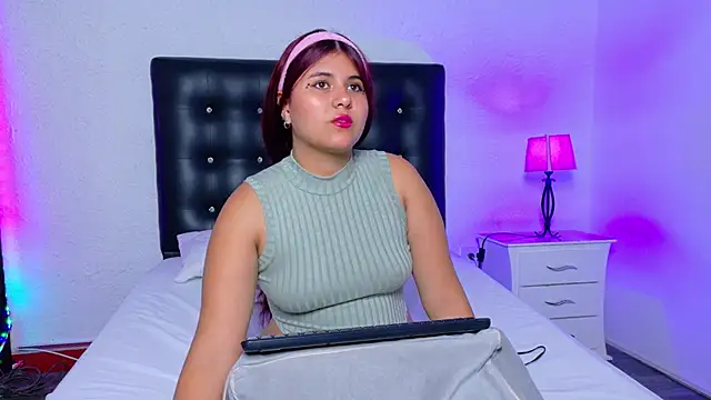 Little molly18 online show from October 2025 03:40:02 AM