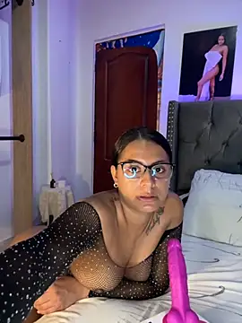 Snapshot of ema_zoe chatting on November 2025 12:02:01 AM ema zoe online show from November 2025 12:02:01 AM