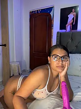 Snapshot of ema_zoe chatting on November 2025 12:24:01 AM ema zoe online show from November 2025 12:24:01 AM