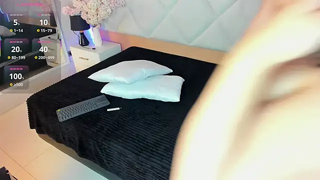 Snapshot of veronica_hill_ chatting on December 2025 03:03:01 AM veronica hill online show from December 2025 03:03:01 AM