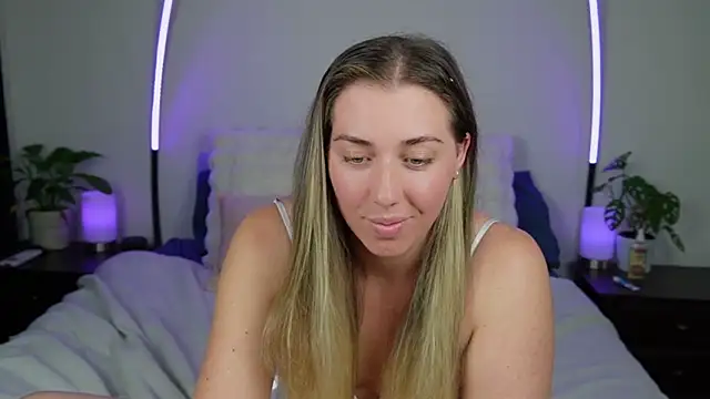 Snapshot of louiseberkeley chatting on October 2025 12:46:01 PM louiseberkeley online show from October 2025 12:46:01 PM